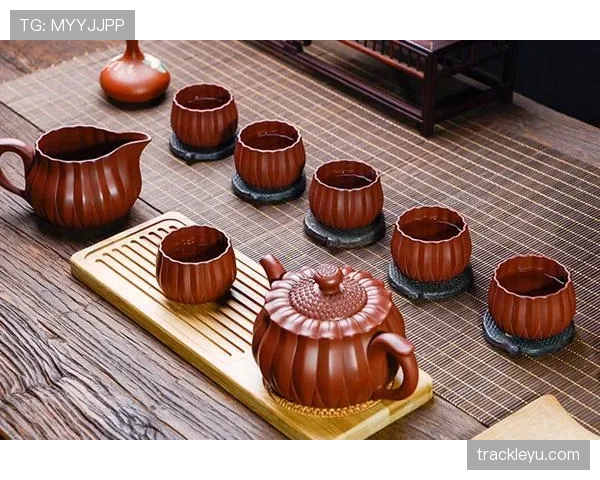 刷到张家齐家里那张早餐照，餐具精致得让我怀疑工资少了个零